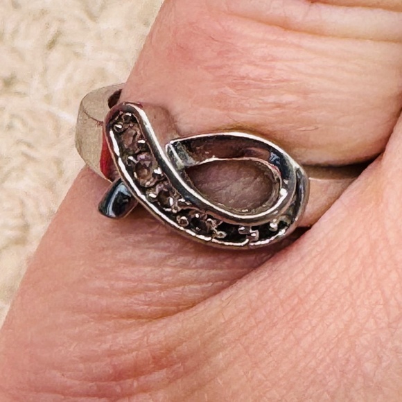 Pink Rhinestone Ribbon Ring - Picture 4 of 4